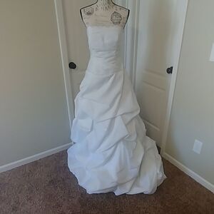 NWOT Jasmine Wedding Strapless Beaded Bust Whipped cream skirt dress 8/street 6